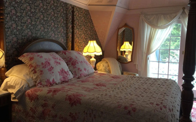 Shaw House Inn