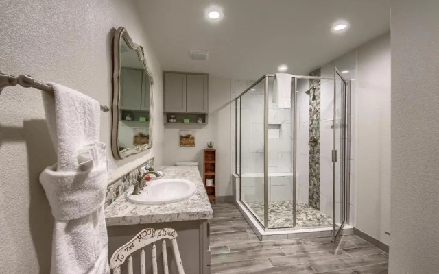 Down River Haus Ld 727 Home