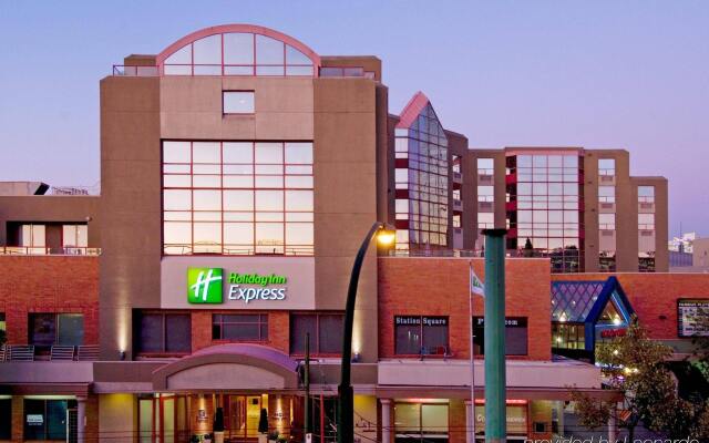 Отель Holiday Inn Express Vancouver-Metrotown (Burnaby) Канада, Бурнаби - отзывы, цены и фото номеров - забронировать отель Holiday Inn Express Vancouver-Metrotown (Burnaby) онлайн вид на фасад