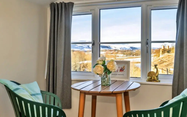 Countryside Retreat With Stunning Views, No Deposit