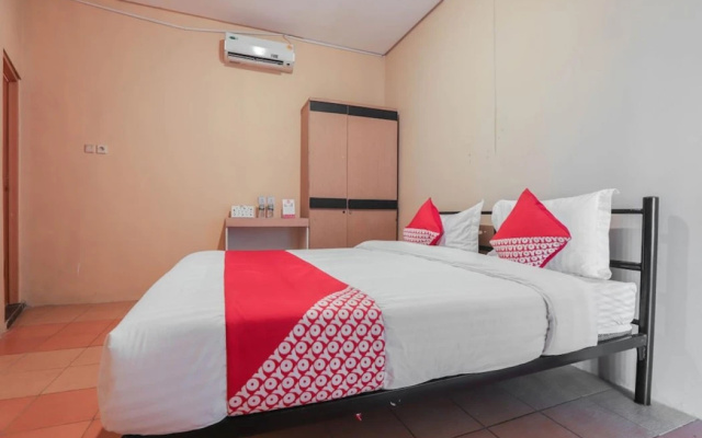 OYO 298 Gemilang Guesthouse Near Siloam Hospitals Kelapa Dua
