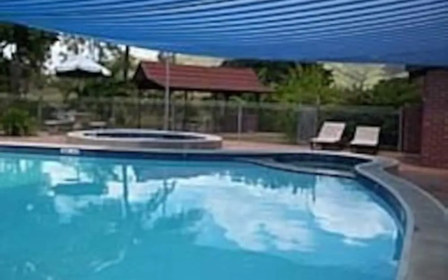 Moura Caravan Park