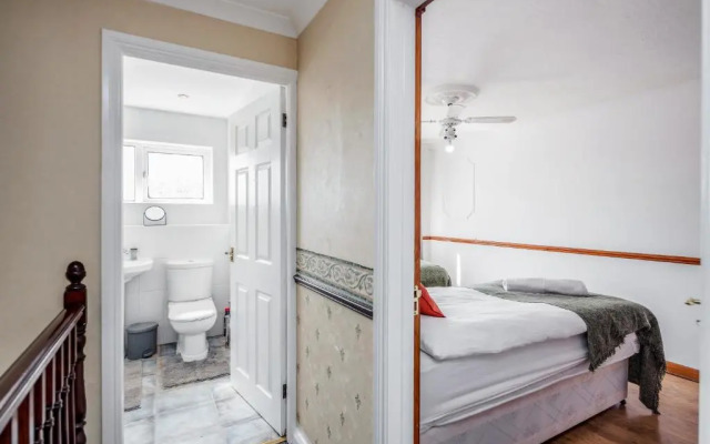 TMS Spacious 3-bed House! Tilbury! Free Parking!