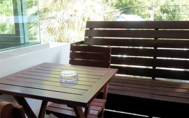 Апартаменты Kata Beach Studio Service Apartment вид на фасад