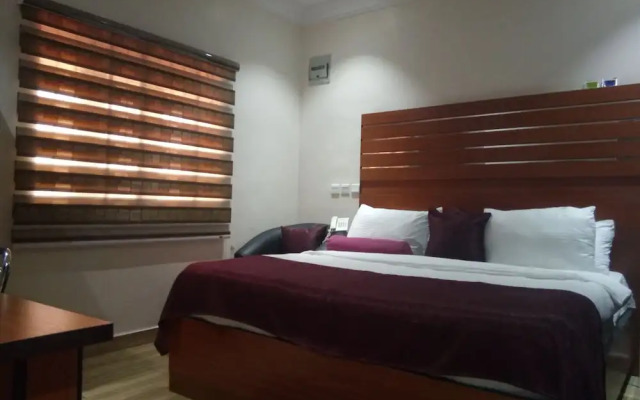 Alim Royal Hotel & Suites