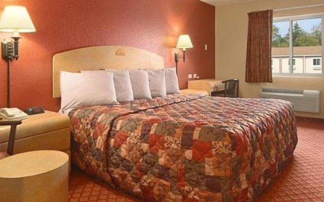 Days Inn & Suites by Wyndham Niagara Falls/Buffalo 1