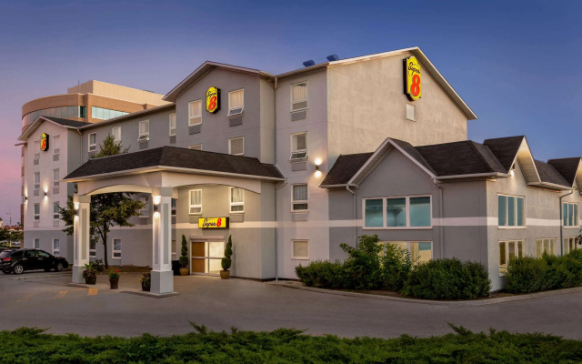 Super 8 by Wyndham Ajax/Toronto On