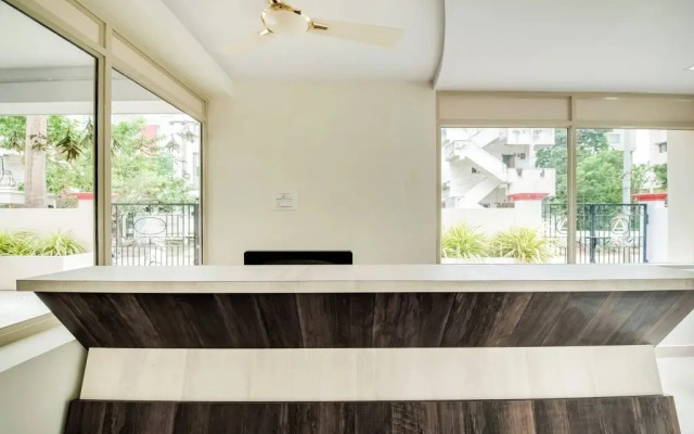 Stay Inn Luxury Service Apartments by OYO Rooms