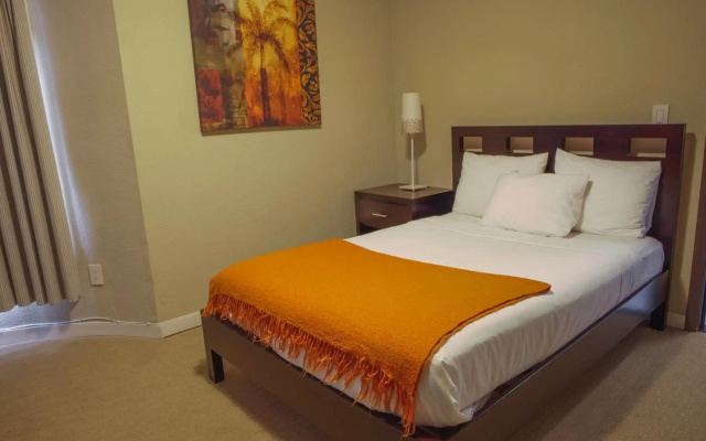 Casa Loma Hotel