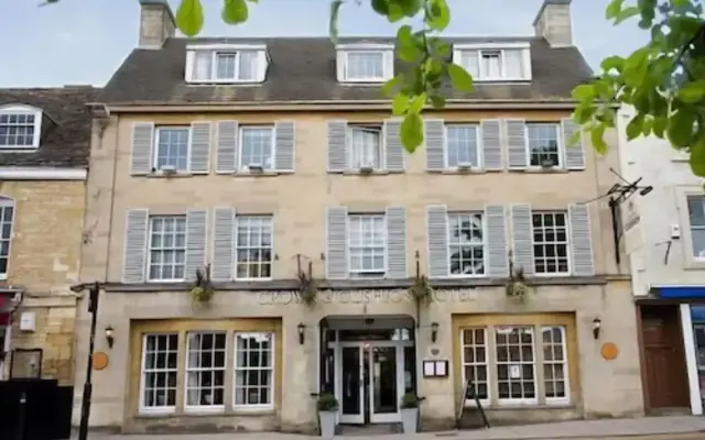 Crown & Cushion Hotel
