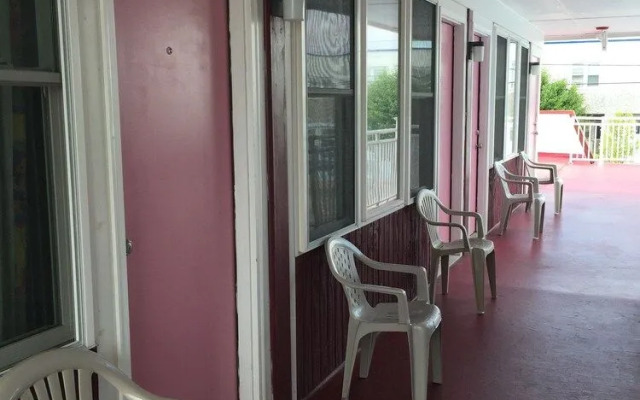 Skylark Resort Motel