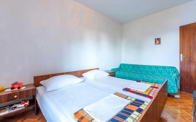 Stunning Apartment in Marusici With 2 Bedrooms and Wifi
