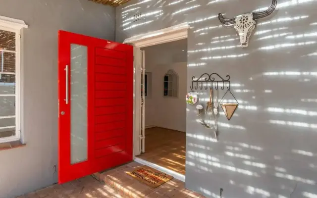 19 Glenhof Road House