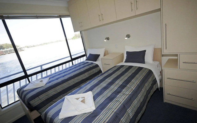 Boats And Bedzzz & Renmark River Villas