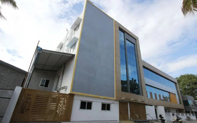 Sri Manis Residency by OYO Rooms