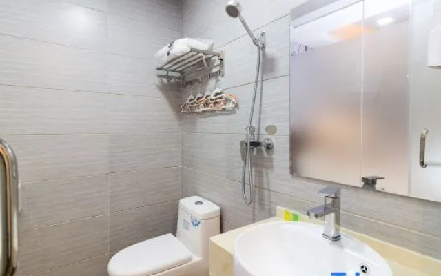 Yizi Hotel (Guangzhou International Exhibition Center and Canton Tower)