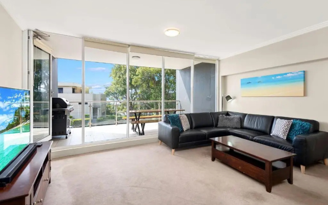 Oasis, Unit 3/5 Laman Street
