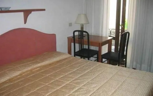 Daisy Apartments