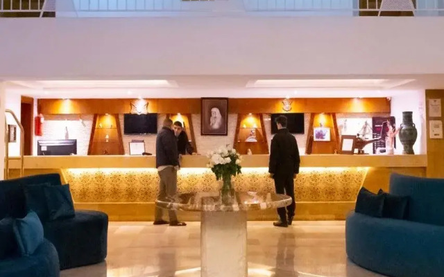 Intouriste Hôtel & Suites
