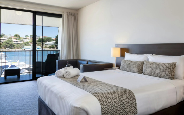 Pier 21 Riverside Apartment Hotel