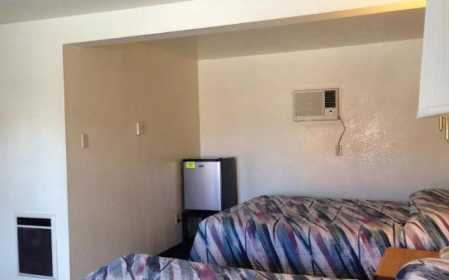 Travelers Inn