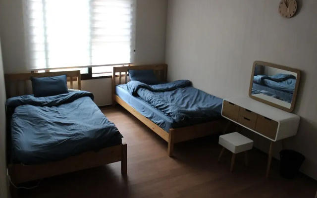 Song for Sharehouse