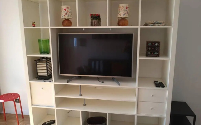 4 Min Walk To Metro, 60m², Renovated, la Defense