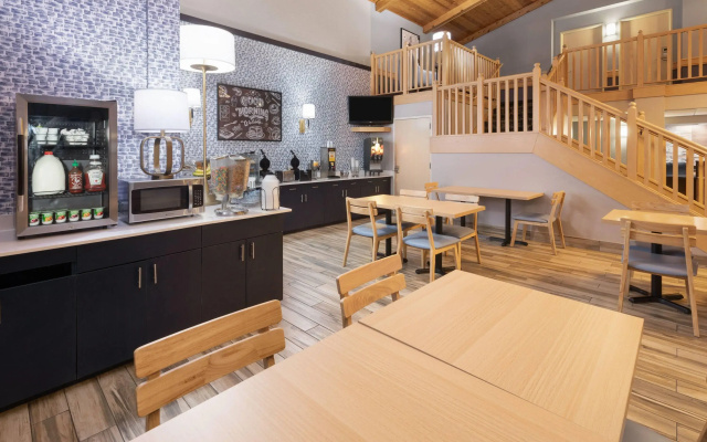 AmericInn by Wyndham Douglas/Saugatuck