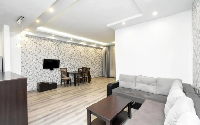 Northern Avenue, 1 bedroom Modern, Renovated apartment HH999