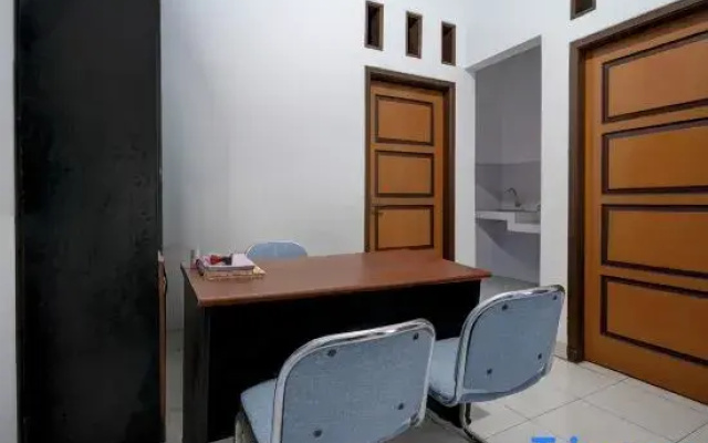 Hotel O 94843 Syariah Hj. Lilis Sukabumi