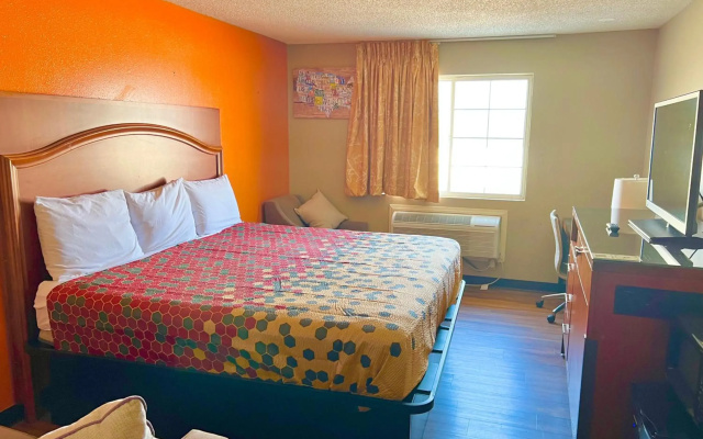 Express Inn & Suites San Antonio Near Sea World Medical Center