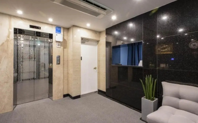 Seocho Dukkeobi Hotel