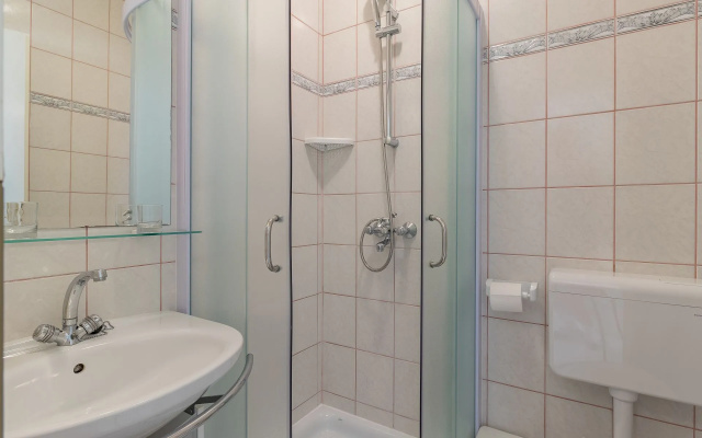 Apartment Escape - 20 m from sea: White Medulin, Istria