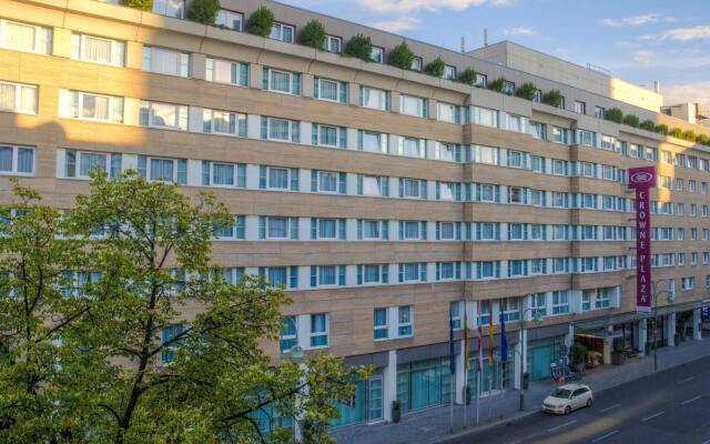 Отель Crowne Plaza Berlin City Centre вид на фасад