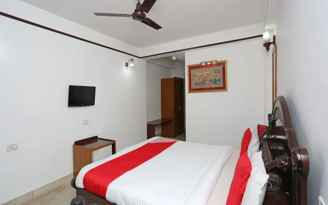OYO Capital O 5879 Radha Damodar Residency