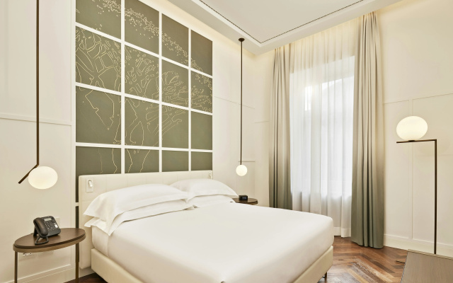 De Bonart Naples, Curio Collection by Hilton
