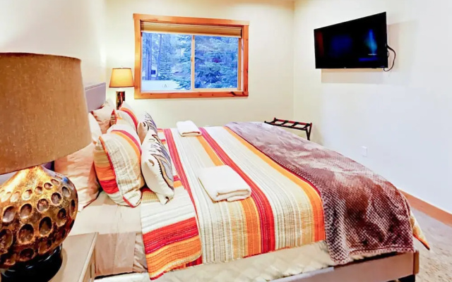 831 Patricia Cabin
