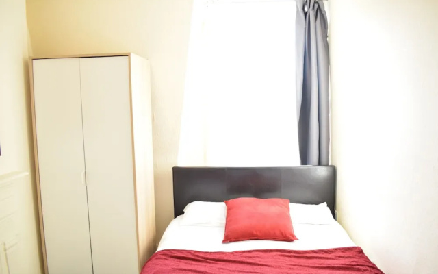 2 Bedroom Flat In Central London