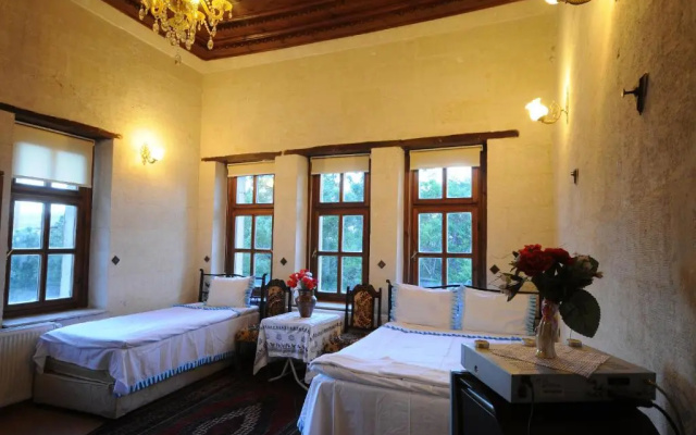 Born Hotel