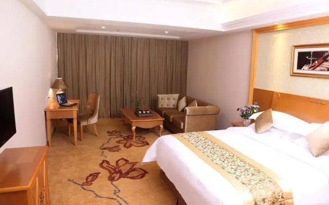 Vienna Hotel (Shenzhen Guanlan Guohuyuan Branch)