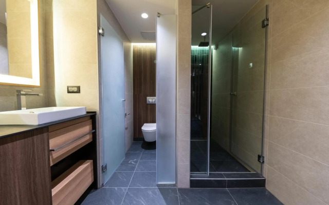 Woodside Residence 325