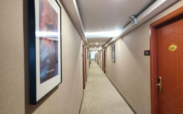 Pai Hotel (Zhongshan Xiaolan High Speed Railway Station Dongsheng State Banquet Branch)