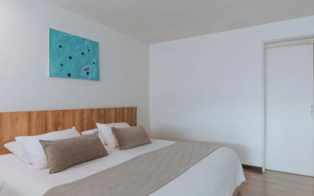Travelers Orange Suites
