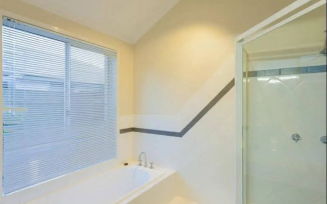 15 Shorehaven Drive Apartments