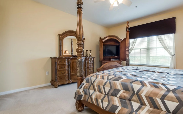 Villa Manuel Lakeview  3 Bedroom Condo by RedAwning