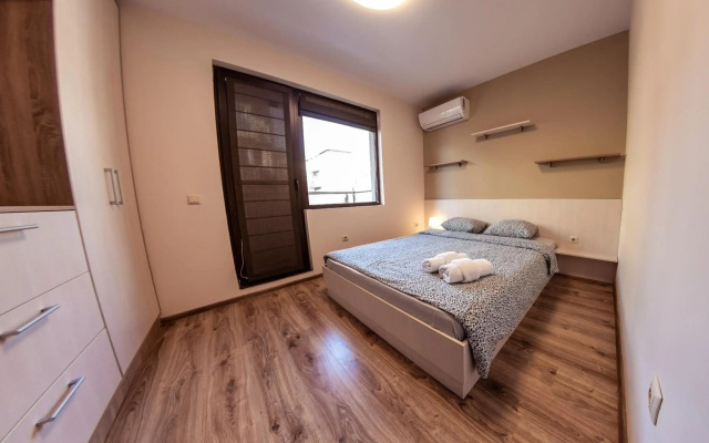 Bright 1BDR Apartment with a Balcony