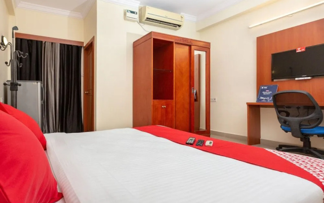 OYO 22105 Hotel Half Moon Inn