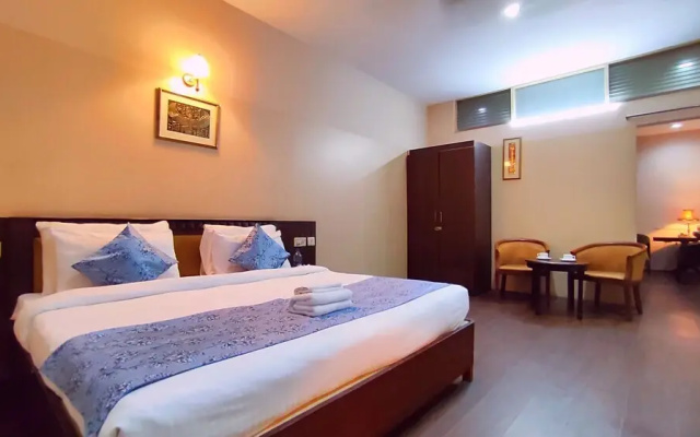 Park Square Hotel And Banquet