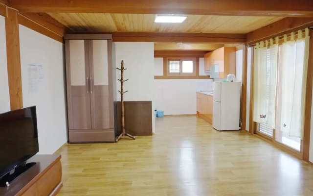 Netgang Sanchon Hwangto Pension & Camping