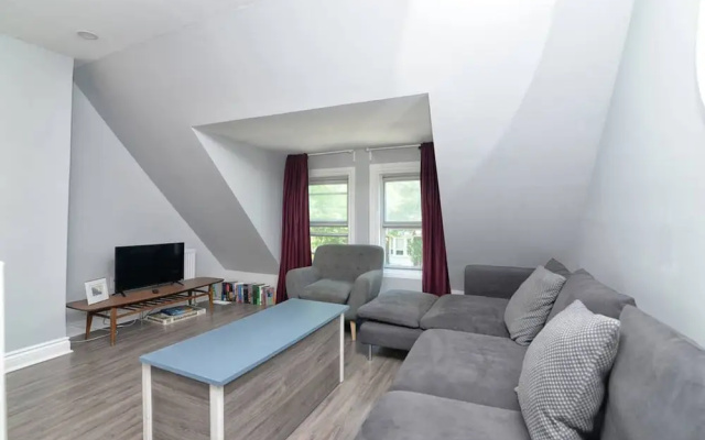 3 Bedroom Leslieville Flat With Roof Terrace